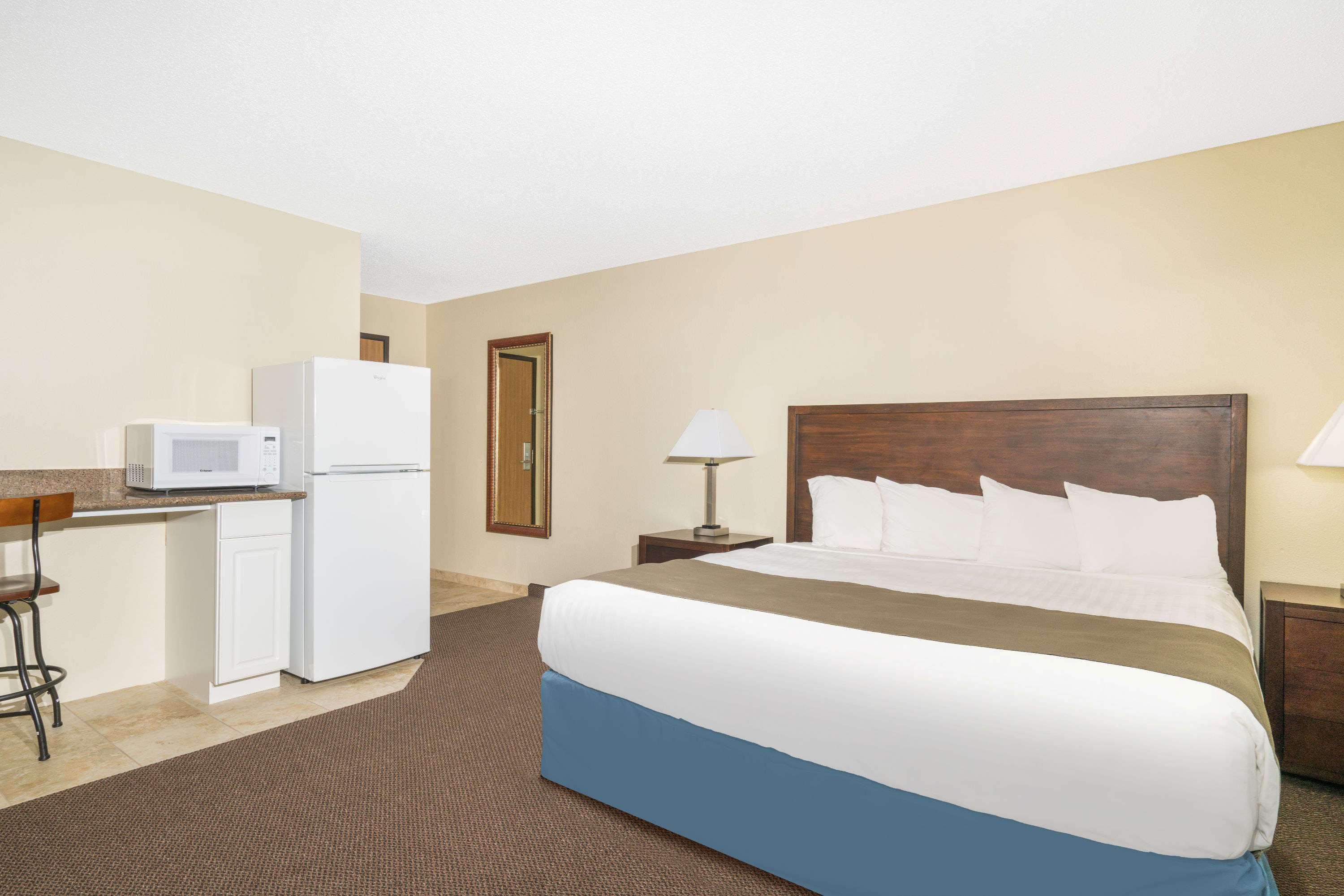 Days Inn & Suites By Wyndham Baxter Brainerd Area Экстерьер фото