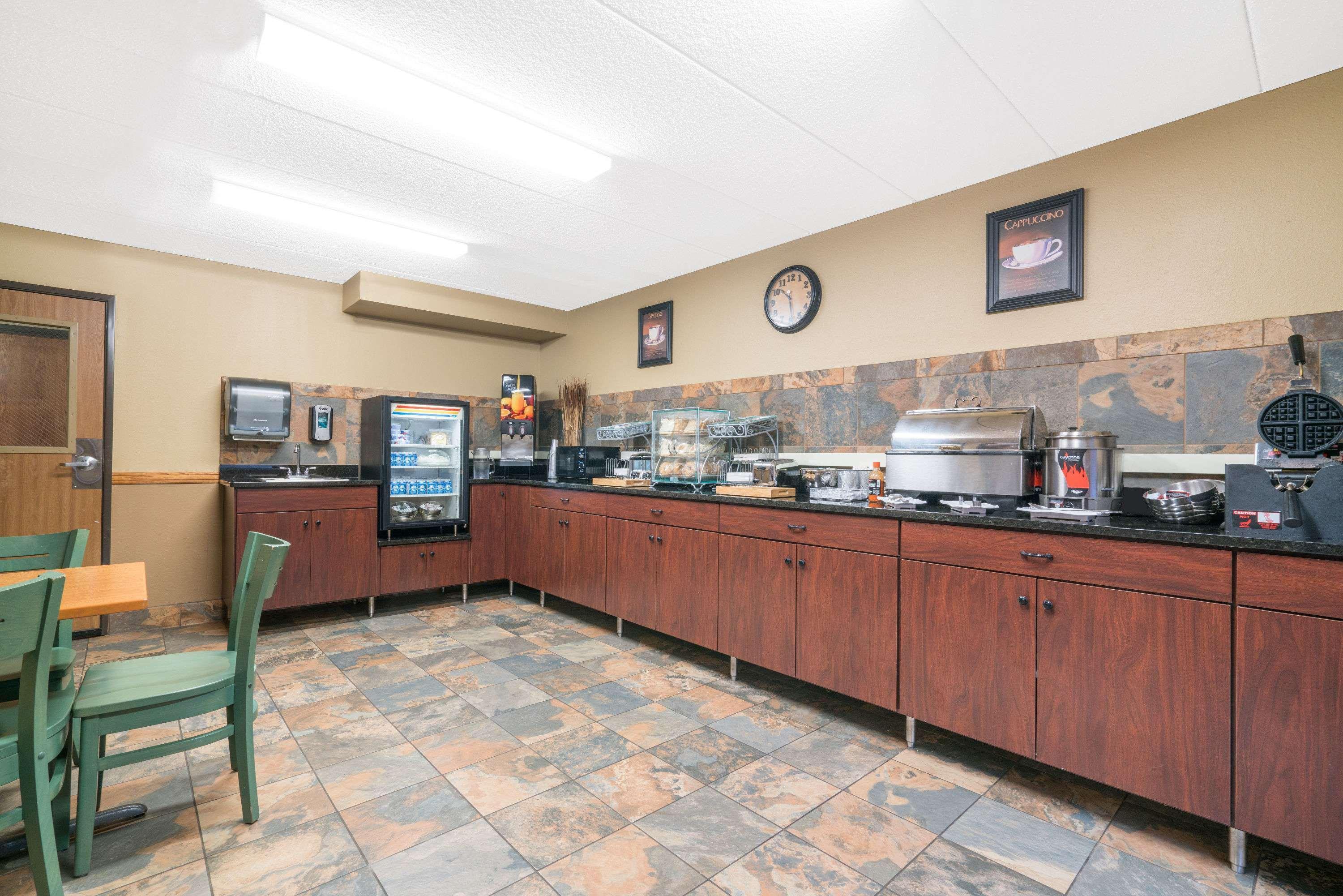 Days Inn & Suites By Wyndham Baxter Brainerd Area Экстерьер фото