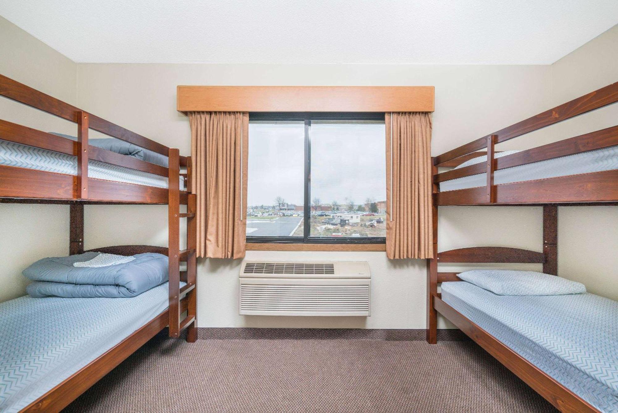 Days Inn & Suites By Wyndham Baxter Brainerd Area Экстерьер фото