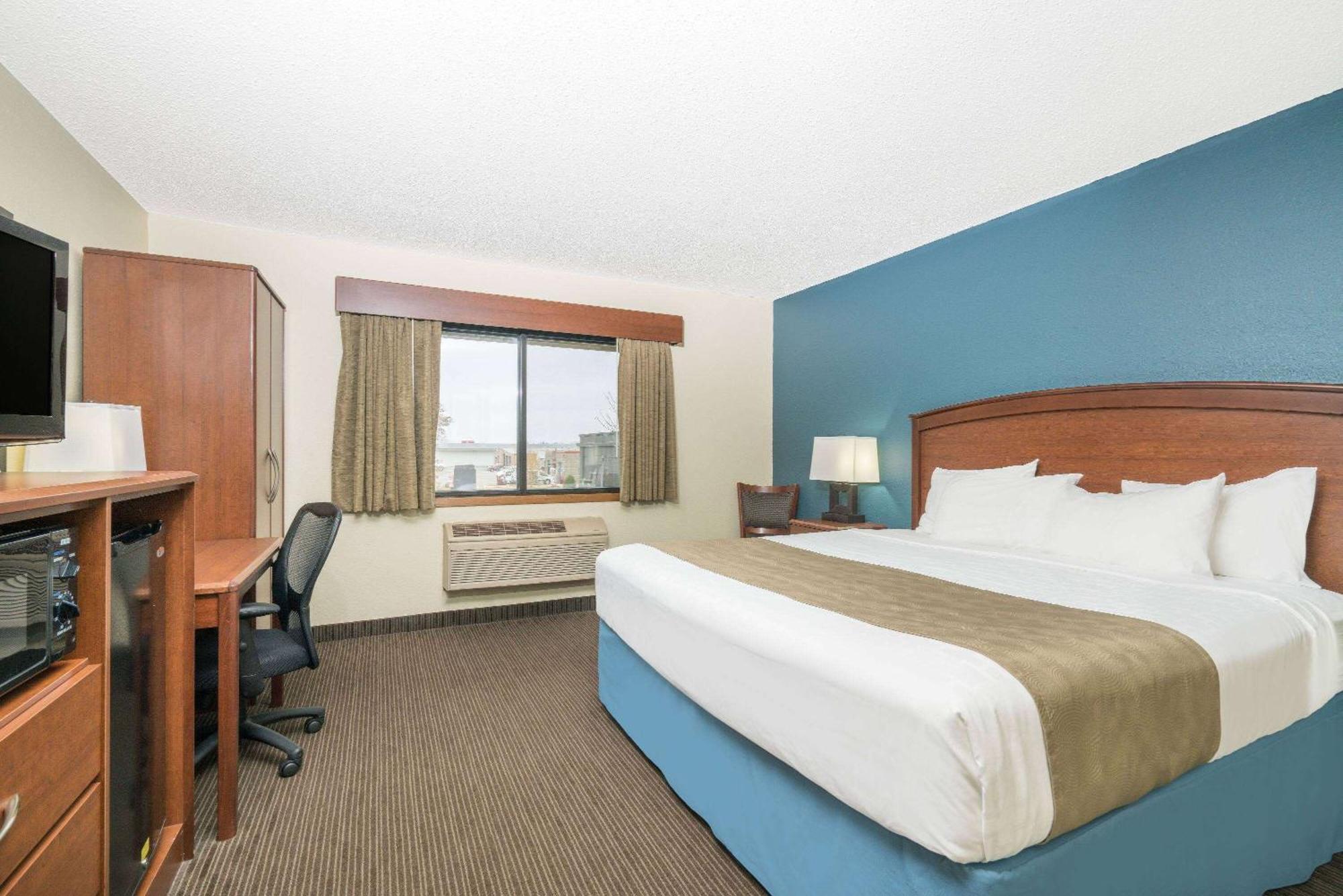 Days Inn & Suites By Wyndham Baxter Brainerd Area Экстерьер фото