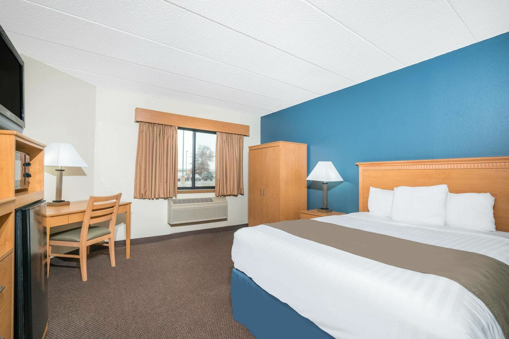 Days Inn & Suites By Wyndham Baxter Brainerd Area Экстерьер фото